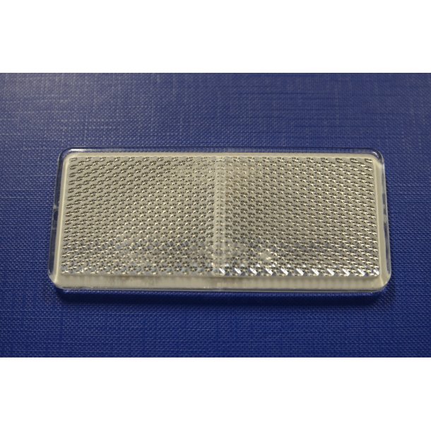Hvid frontmarkerings reflektor m. 2 skruehuller. Ml : 94 x 44 mm