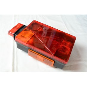 Radex Multifunktions Baglygte model 6802 Venstre. med pmonteret positionslygte rd/hvid, og gul sidemarkeringslygte. Lev. med 2 multistik og prer.