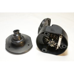 Stikd�se 13-polet til bil 12  V, lev. incl. gummit�tning. Sort slagfast plast.